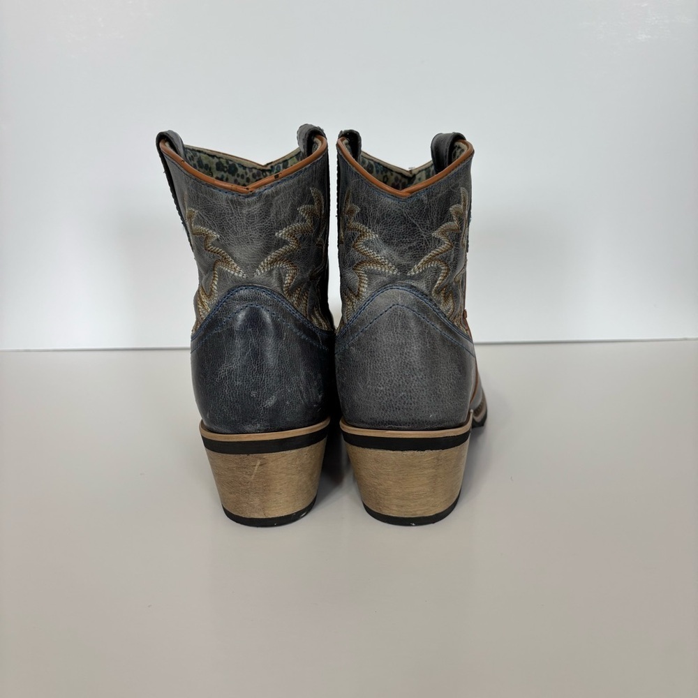 Laredo Sapphire Leather Embroidered Women's
Cowboy Booties Blue / Grey
Size‎ 9 - Picture 4 of 6
